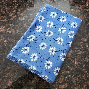 Vera Neumann White Blue Floral Daisy Chintz Tablecloth Grandmacore 52 x 69 Vtg